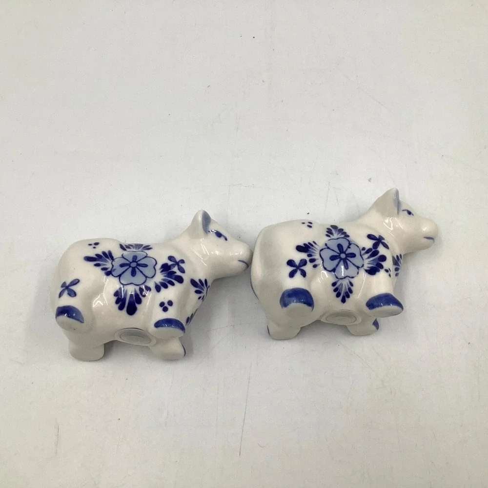 2‎ Cows Salt and Pepper Shaker Porcelain Aruba Gift Blue White Vintage